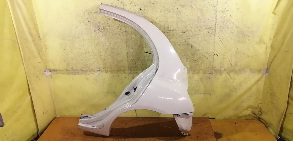 крыло Nissan March