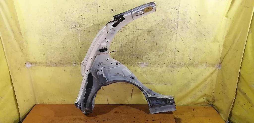 крыло Nissan March