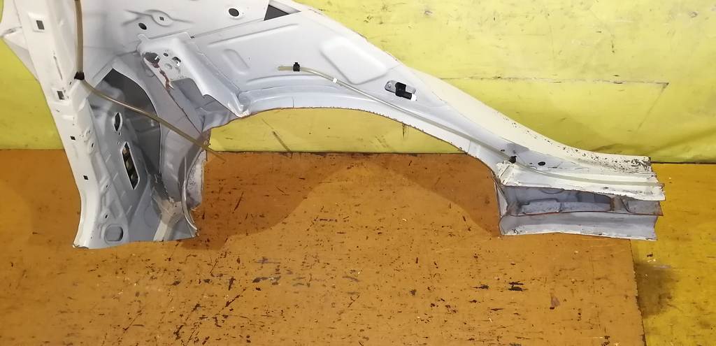 крыло Nissan March