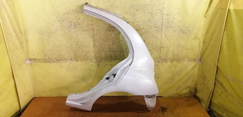 крыло Nissan March