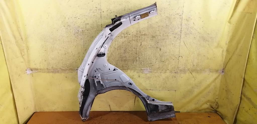 крыло Nissan March