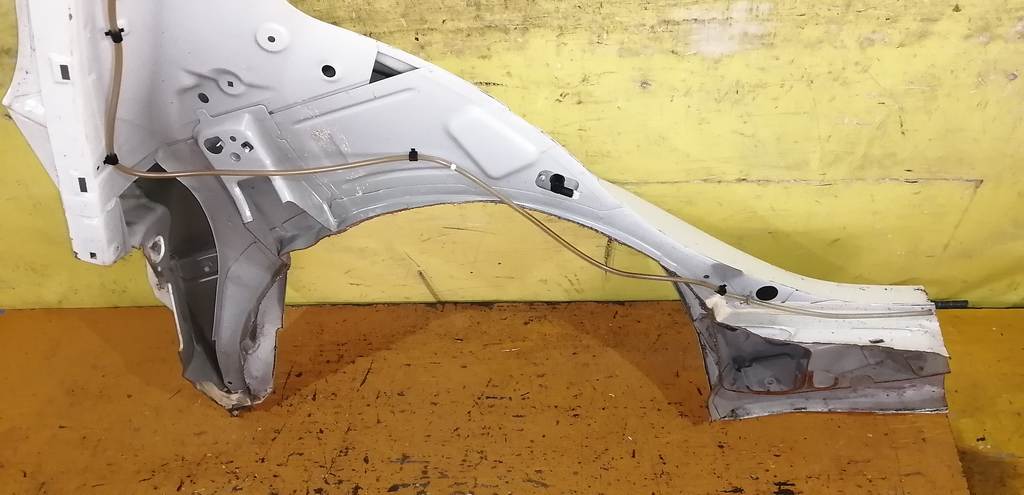 крыло Nissan March