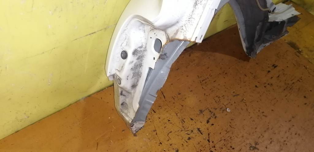 крыло Nissan March