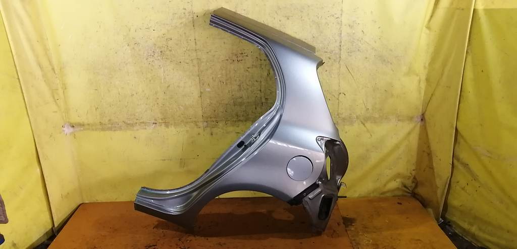 крыло Toyota Vitz