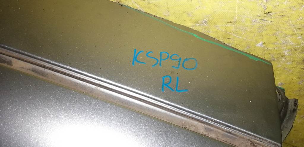 крыло Toyota Vitz