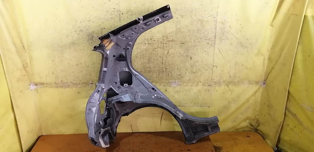 крыло Toyota Vitz