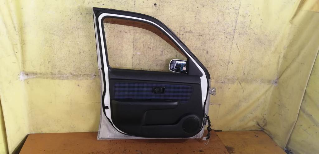 дверь Nissan Cube