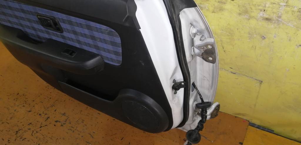 дверь Nissan Cube