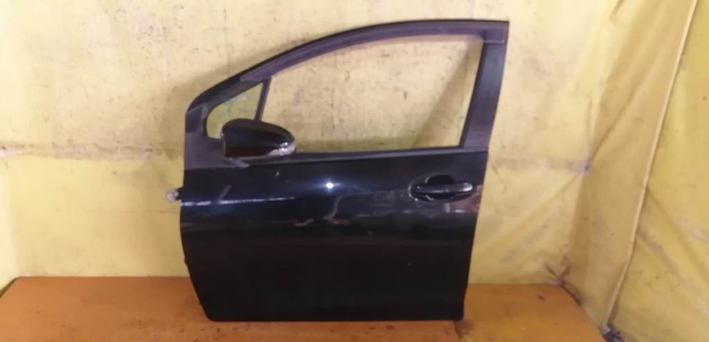 дверь Toyota Vitz