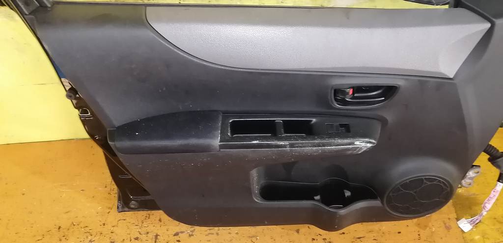 дверь Toyota Vitz