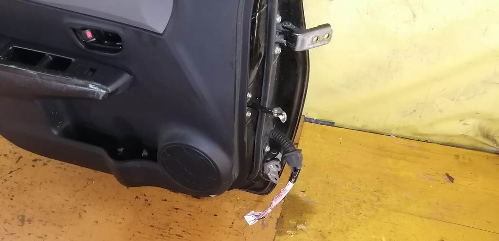 дверь Toyota Vitz