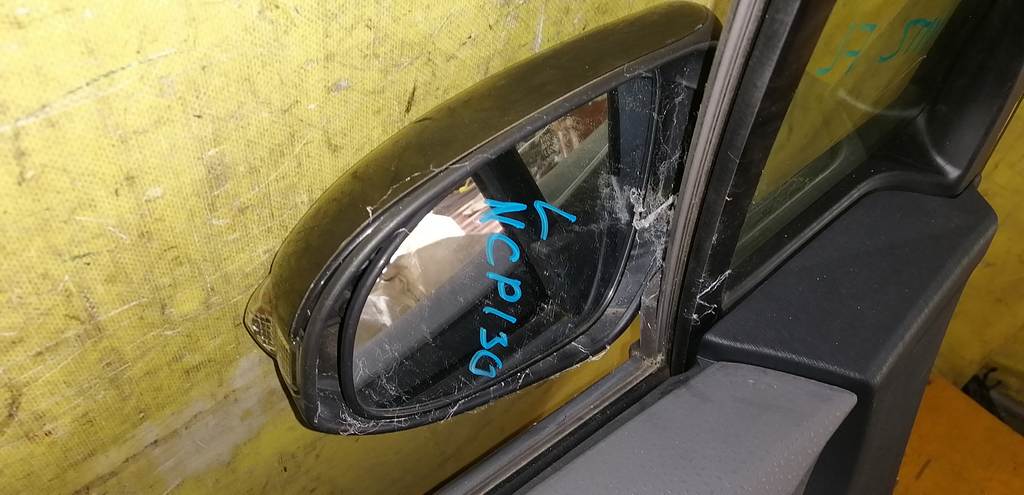 зеркало Toyota Vitz