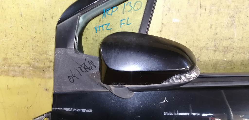 зеркало Toyota Vitz