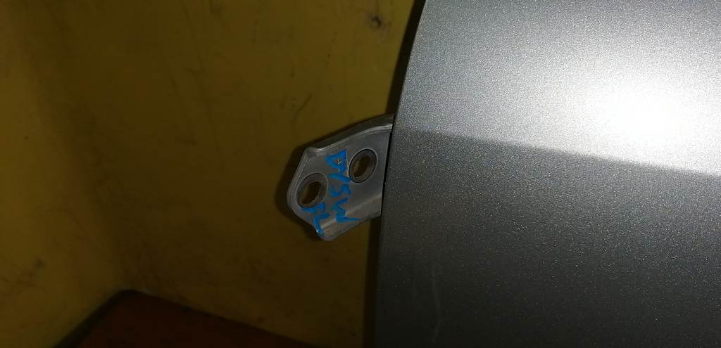 дверь Mazda Demio