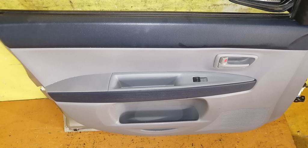 дверь Mazda Demio