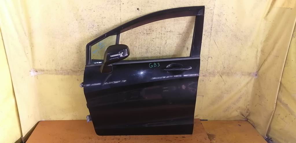 дверь Honda Freed Spike