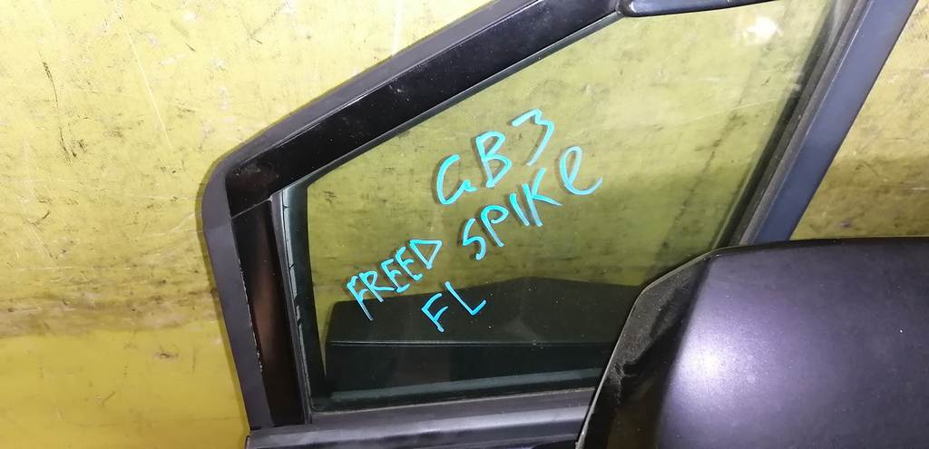 дверь Honda Freed Spike