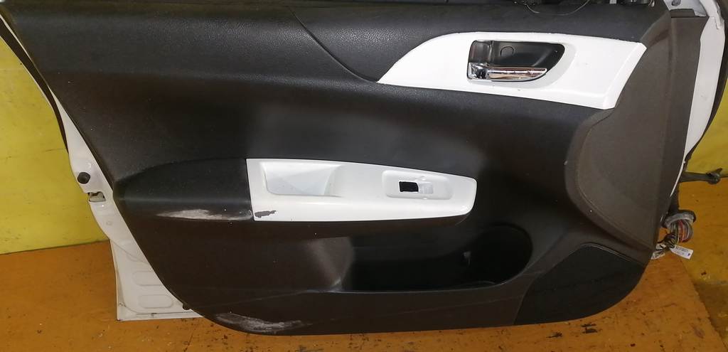 дверь Subaru Impreza