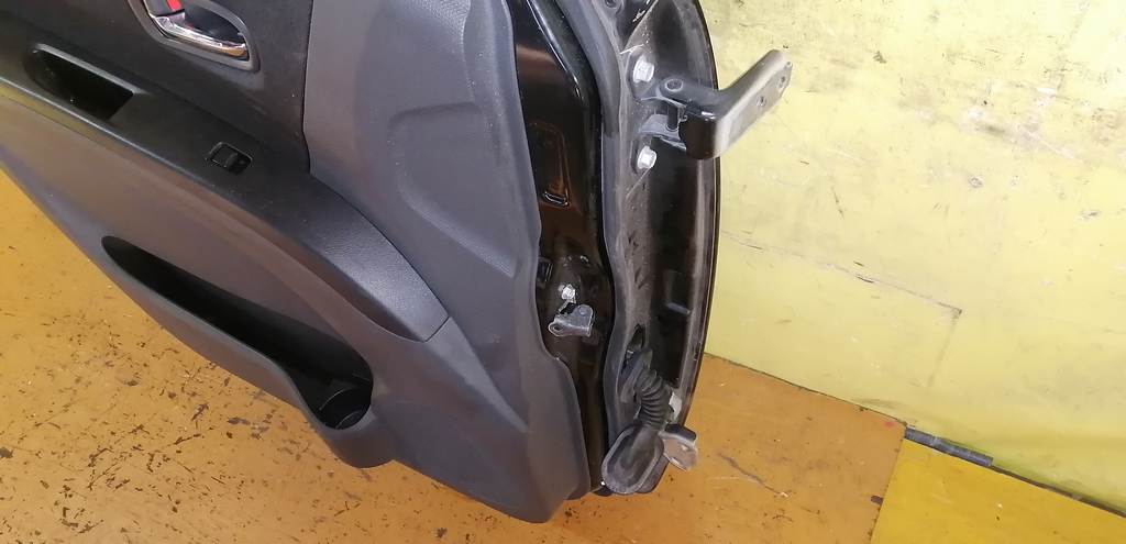 дверь Suzuki Solio