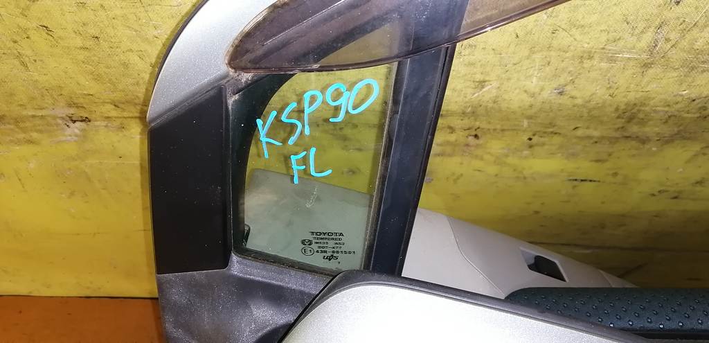 дверь Toyota Vitz