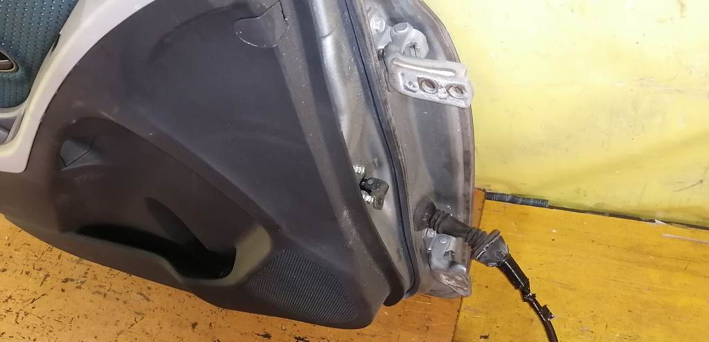 дверь Toyota Vitz