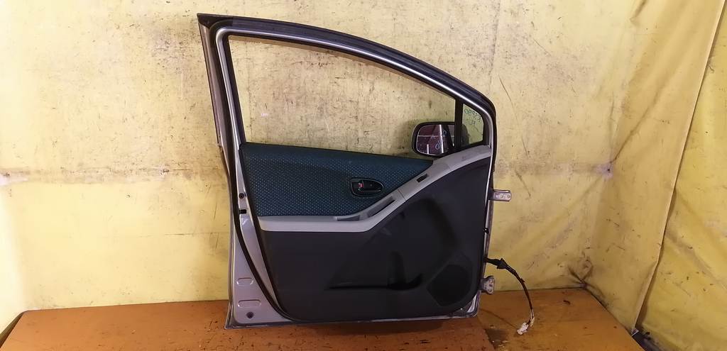 дверь Toyota Vitz