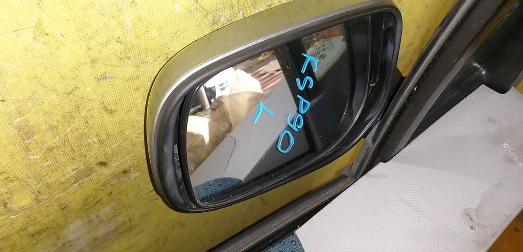 зеркало Toyota Vitz