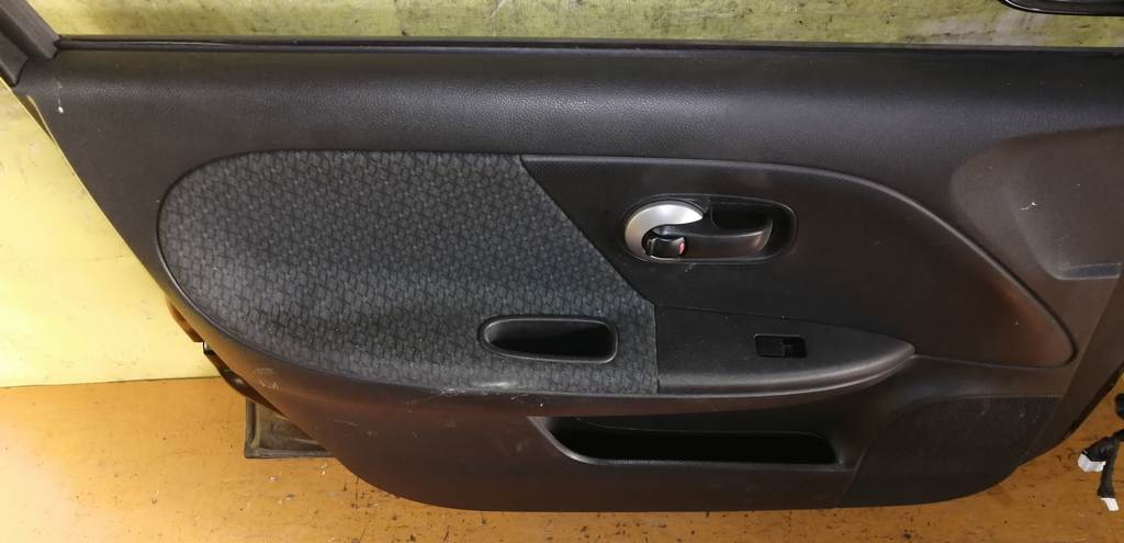 дверь Nissan Note