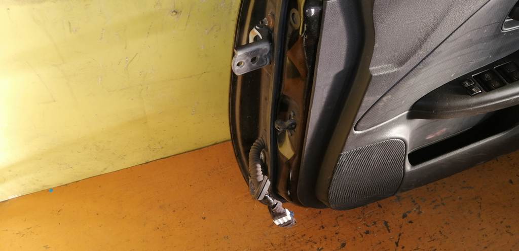 дверь Nissan Note