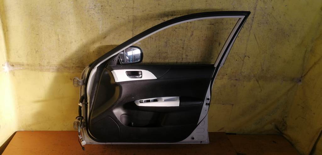 дверь Subaru Impreza