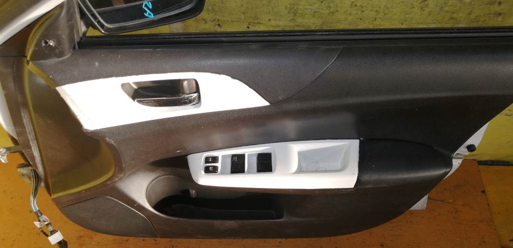 дверь Subaru Impreza