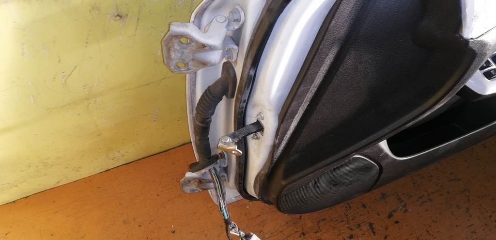 дверь Subaru Impreza