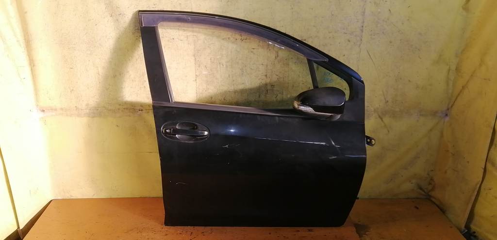 дверь Toyota Vitz