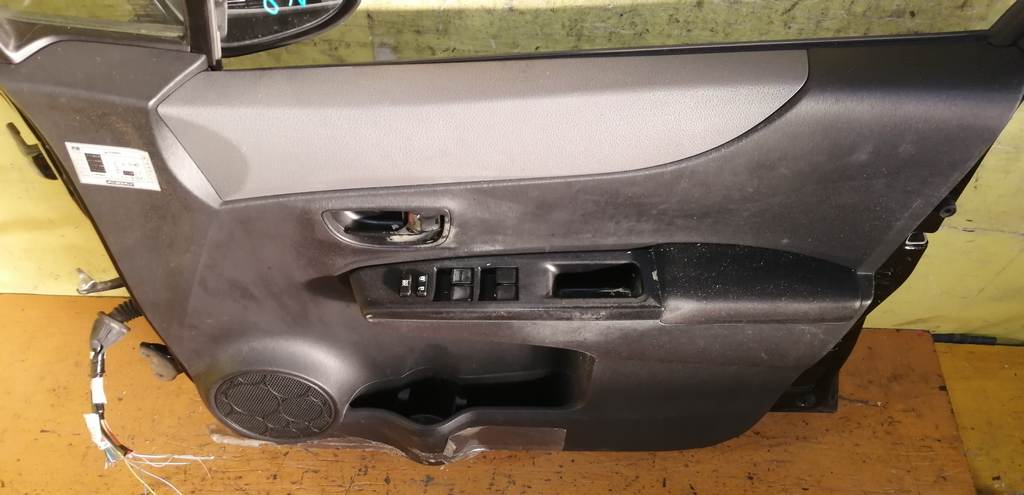 дверь Toyota Vitz