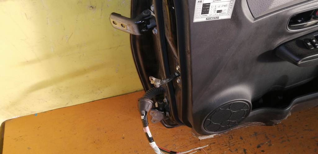 дверь Toyota Vitz