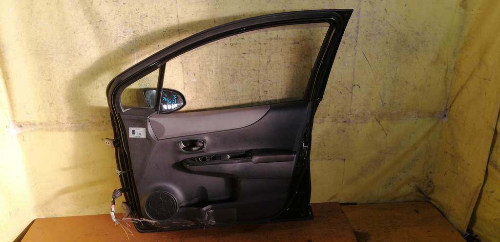 дверь Toyota Vitz