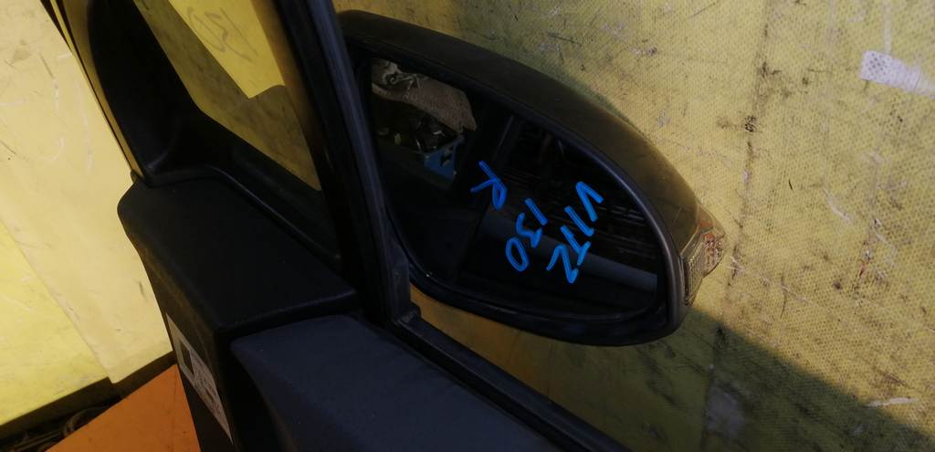 зеркало Toyota Vitz