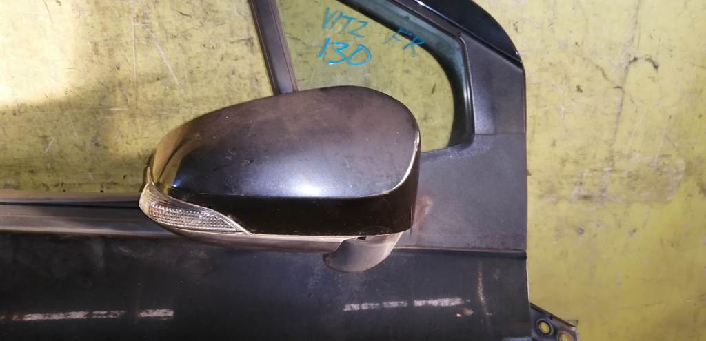 зеркало Toyota Vitz