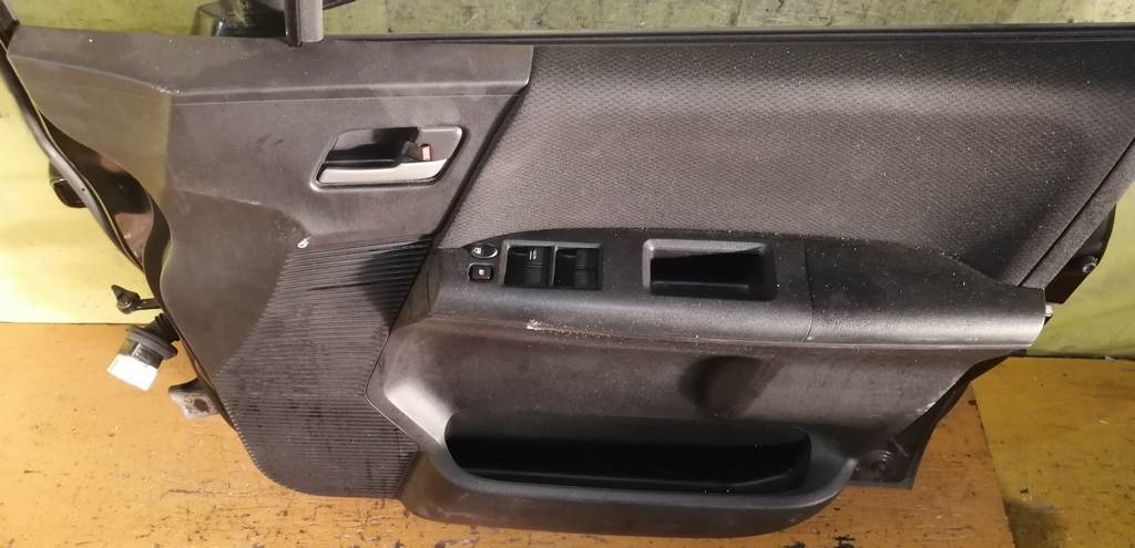 дверь Honda Freed Spike