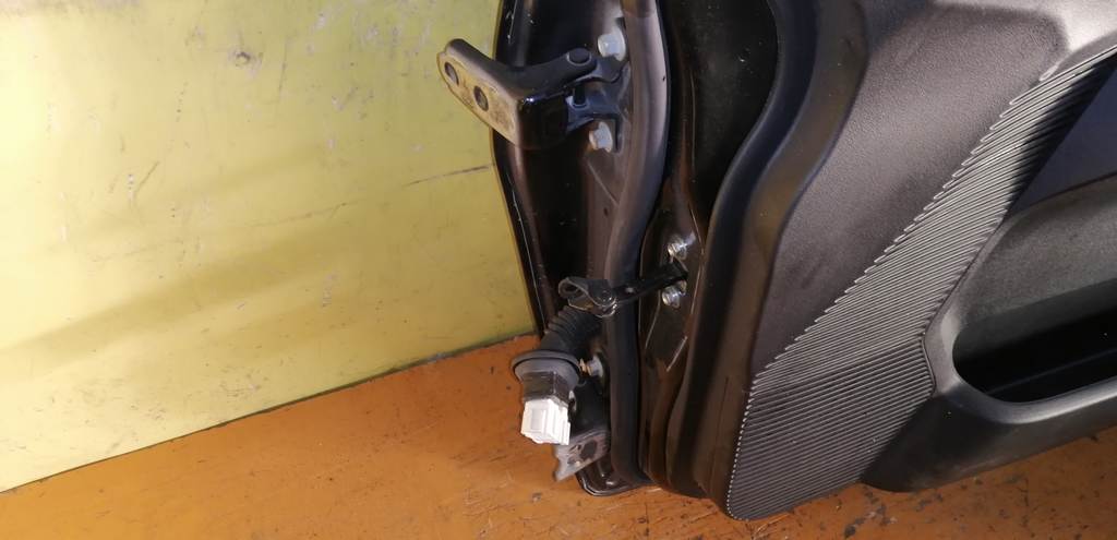 дверь Honda Freed Spike