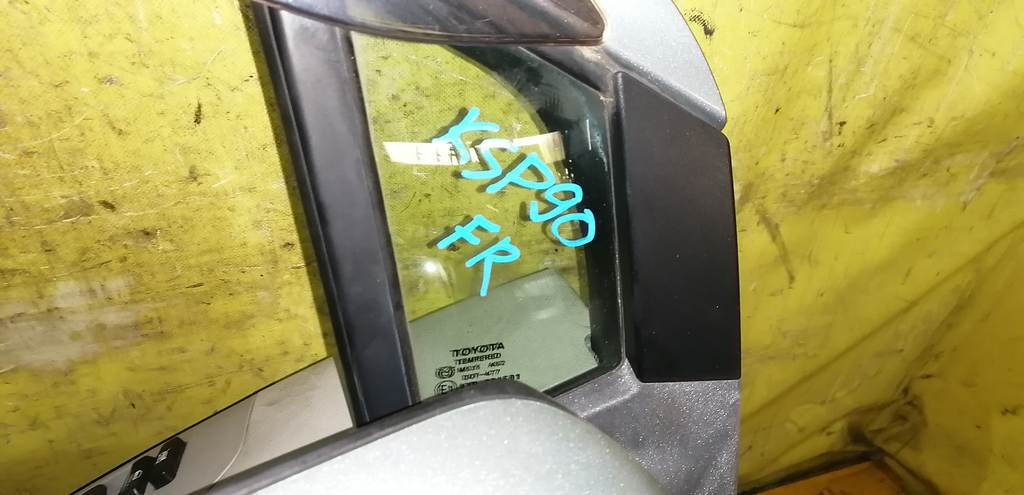 дверь Toyota Vitz