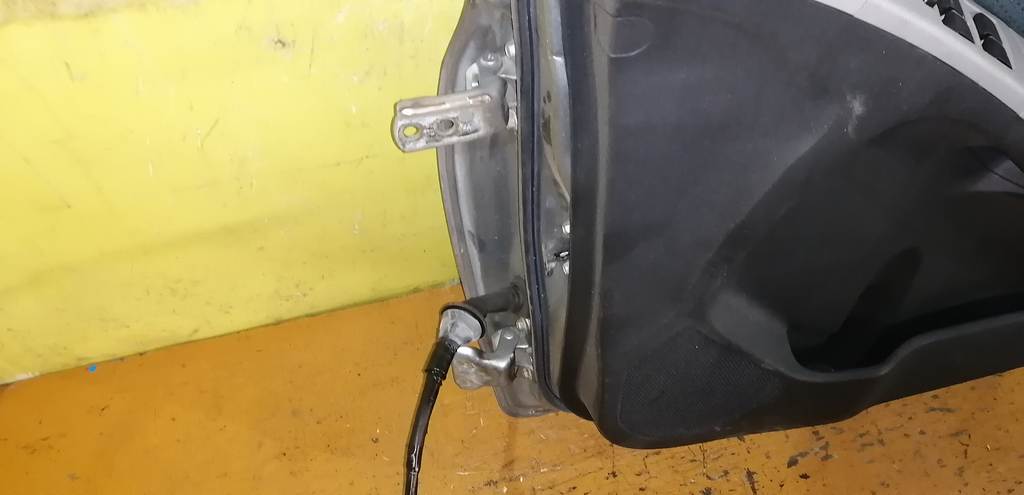 дверь Toyota Vitz