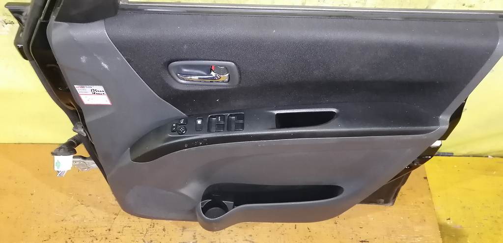 дверь Suzuki Solio