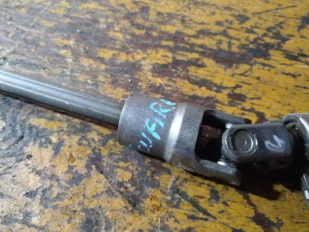 карданчик рулевой Volkswagen Touareg