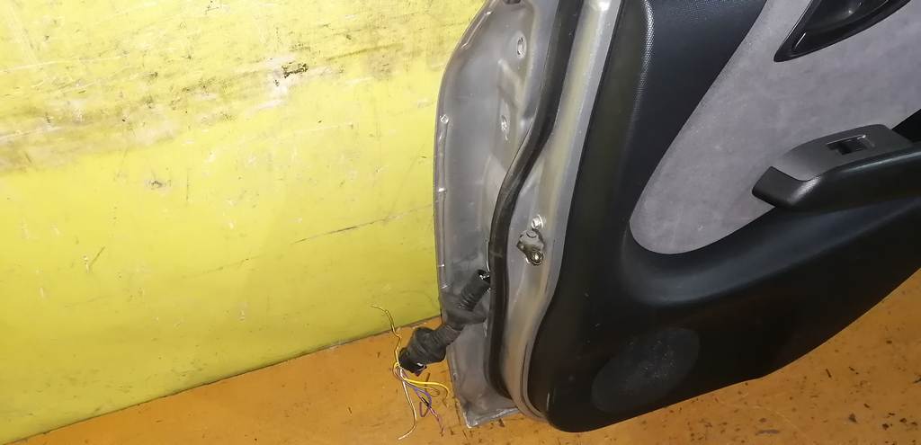 дверь Honda Fit