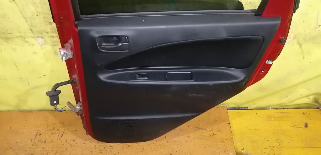 дверь Mitsubishi Colt
