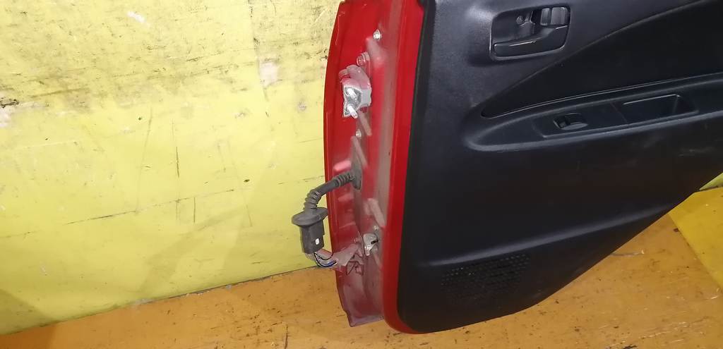 дверь Mitsubishi Colt