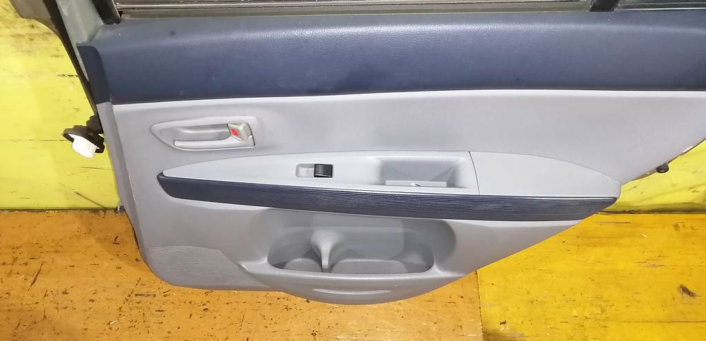 дверь Mazda Demio