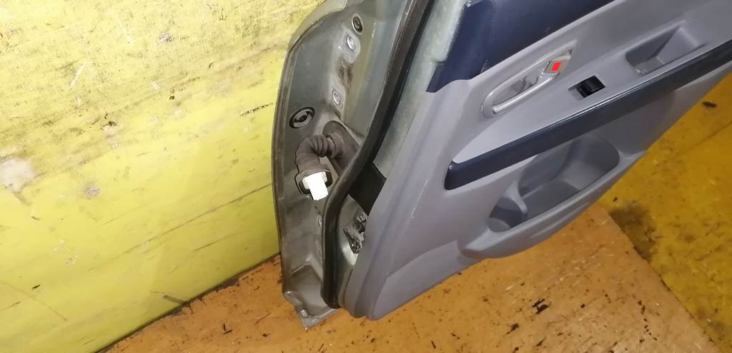 дверь Mazda Demio