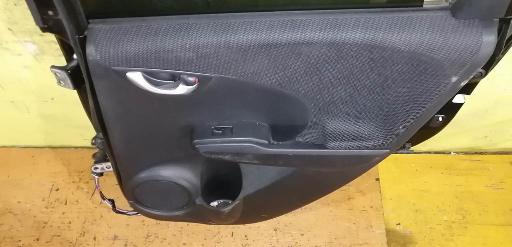 дверь Honda Fit